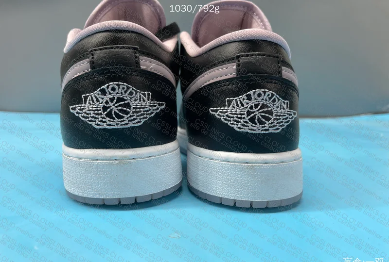 Jordan 1 Low SE Black Iced Lilac (GS) - Blind Box 6