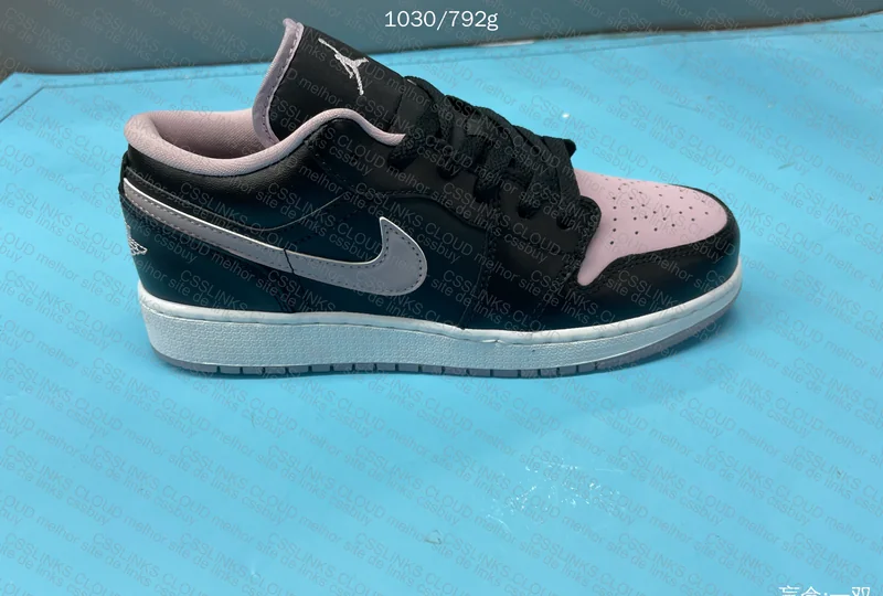 Jordan 1 Low SE Black Iced Lilac (GS) - Blind Box 8