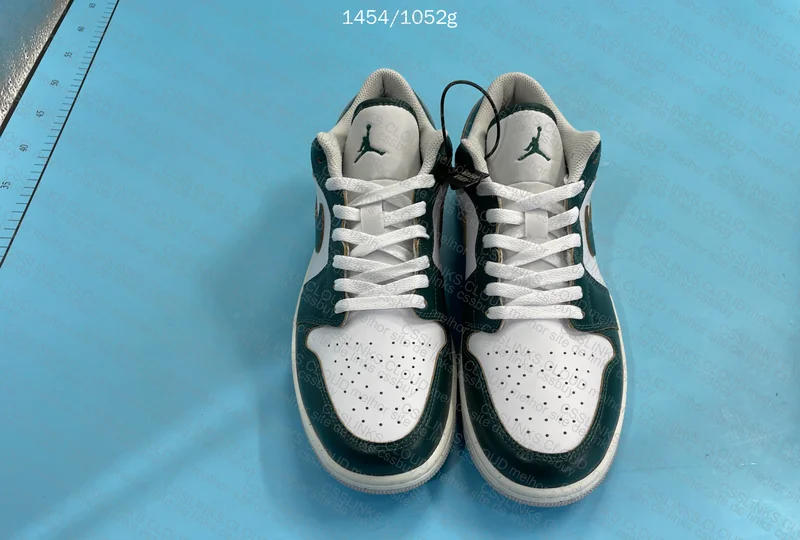 Jordan 1 Low SE Oxidized Green 2