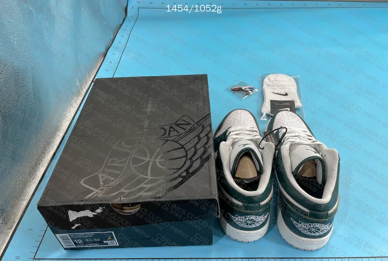 Jordan 1 Low SE Oxidized Green 3