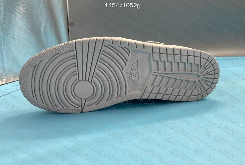 Jordan 1 Low SE Oxidized Green 4