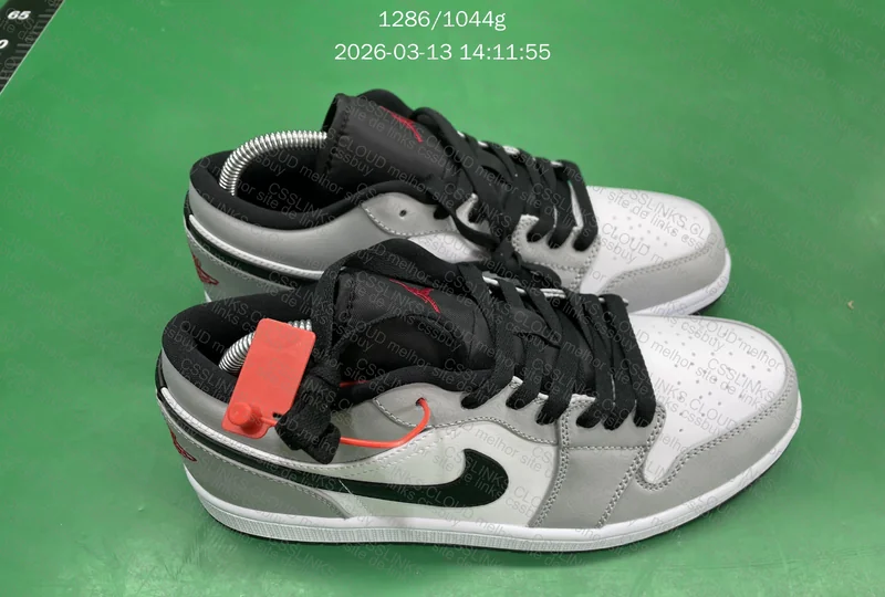 Jordan 1 low smoke grey 2