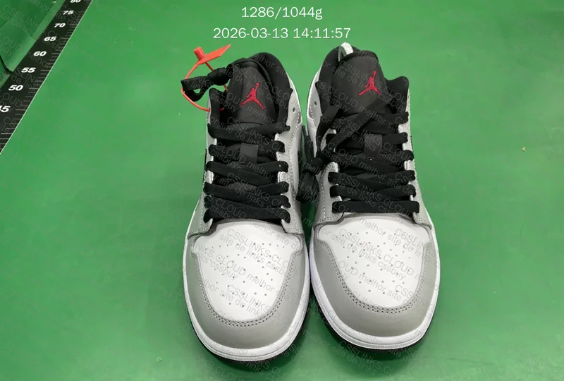 Jordan 1 low smoke grey 3