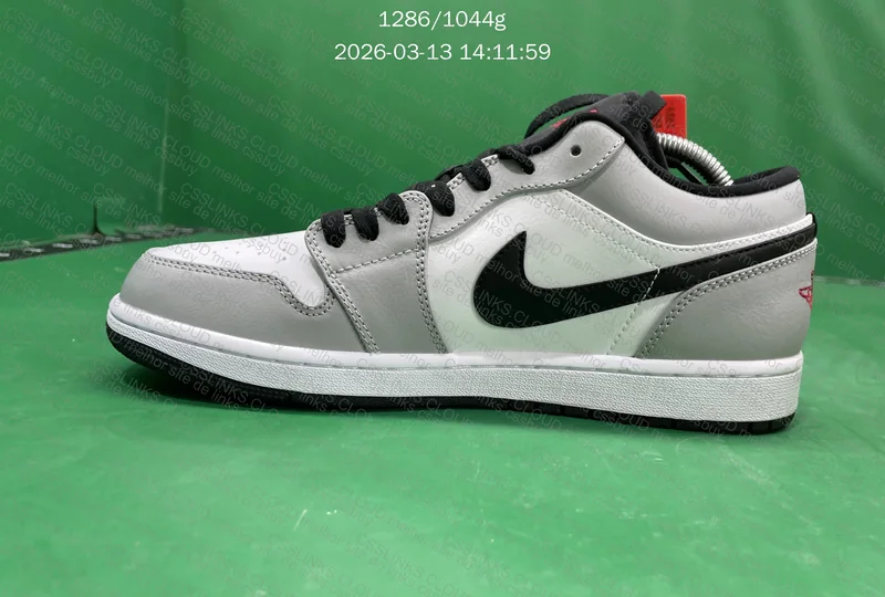 Jordan 1 low smoke grey 7