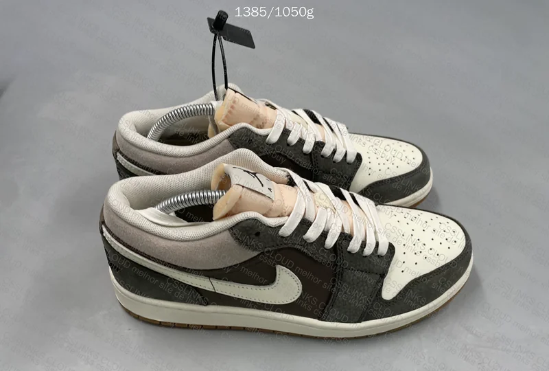 Jordan 1 Low SNKRS Day Korea Magpie 8