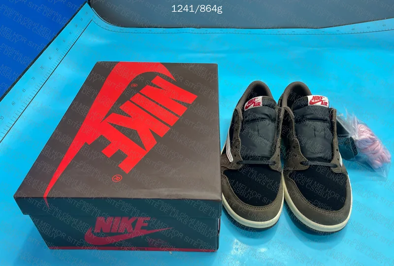 Jordan 1 Low Travis 5