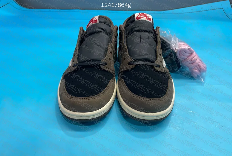 Jordan 1 Low Travis 9