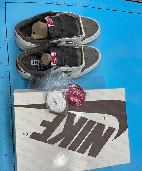 Jordan 1 Low Travis 10