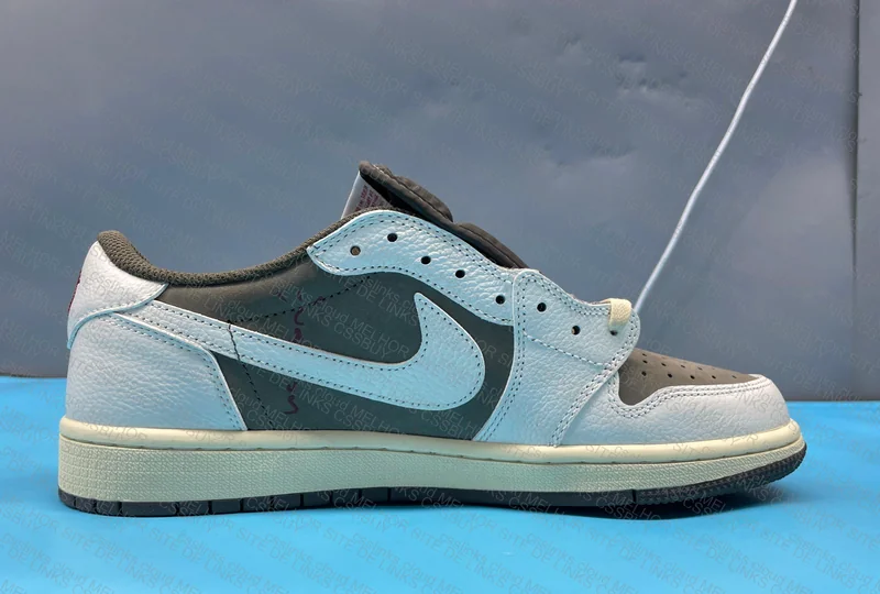 Jordan 1 Low Travis 5