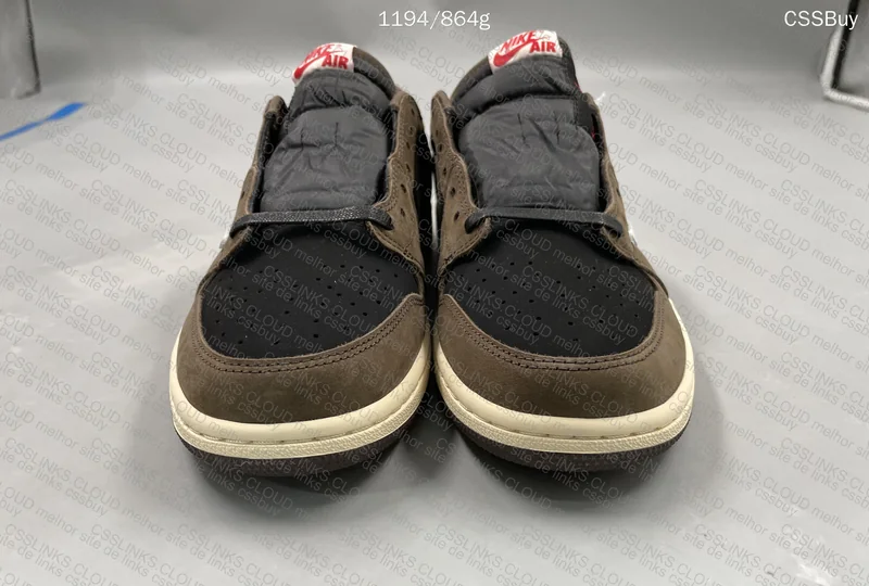Jordan 1 low Travis Scott Dark Mocha 2