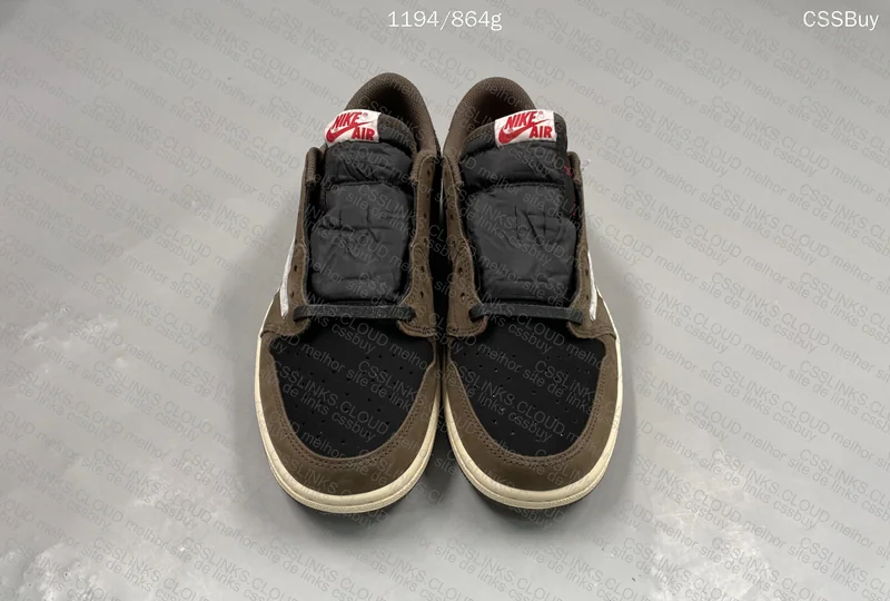 Jordan 1 low Travis Scott Dark Mocha 3