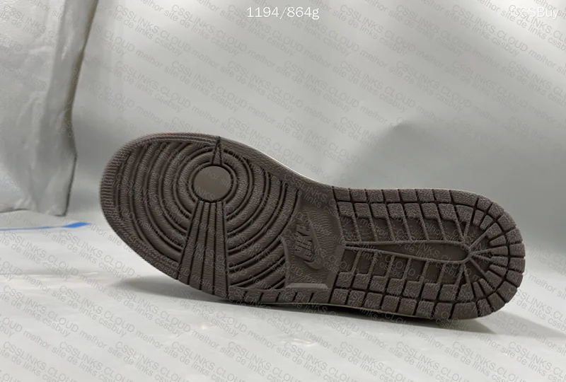Jordan 1 low Travis Scott Dark Mocha 7