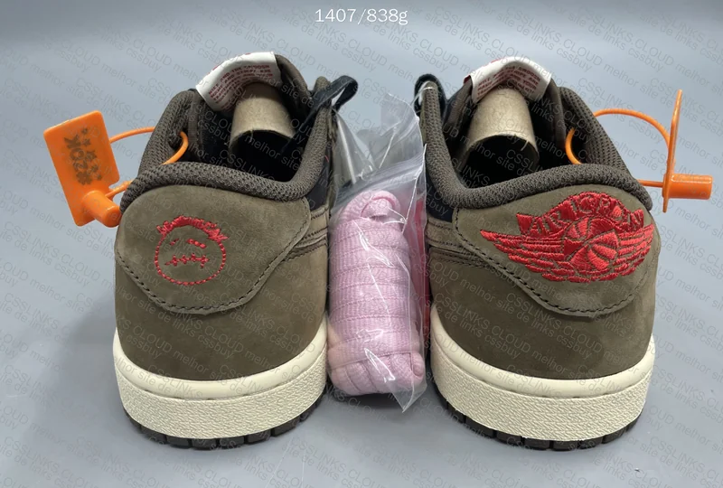 Jordan 1 low travis scott dark mocha 3