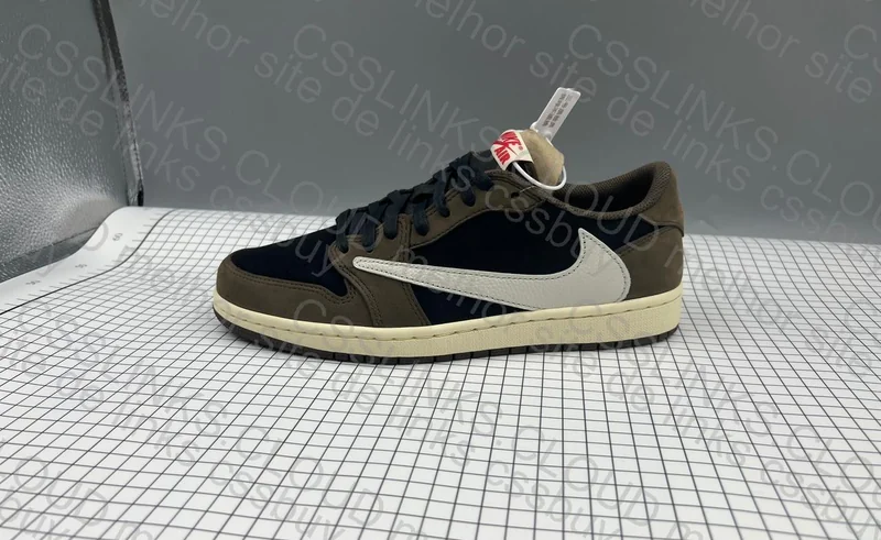 Jordan 1 low travis scott dark mocha 330y 4