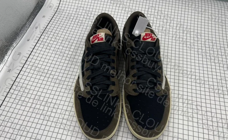 Jordan 1 low travis scott dark mocha 330y 6