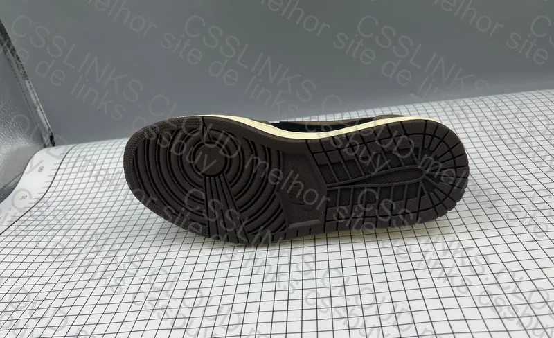 Jordan 1 low travis scott dark mocha 330y 7