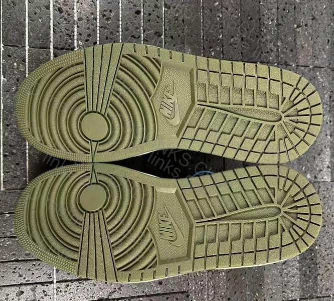 Jordan 1 Low Travis Scott Medium Olive 7