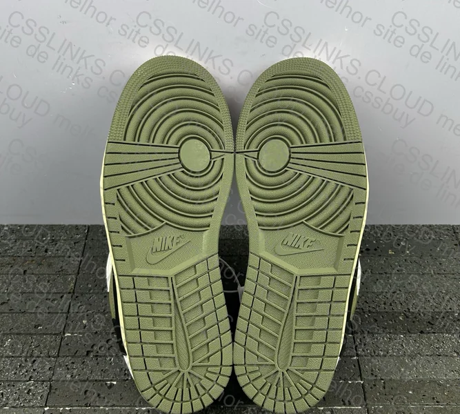Jordan 1 Low Travis Scott Medium Olive 5