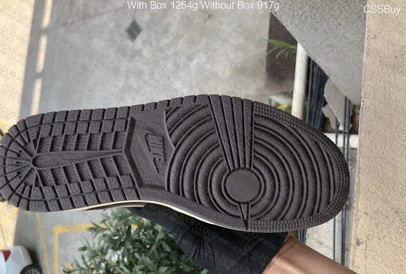 Jordan 1 low travis scott mocha 5