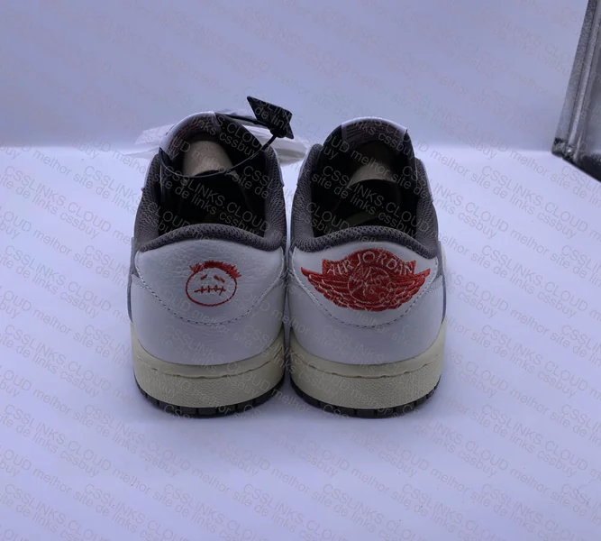 Jordan 1 Low Travis Scott Reverse Mocha 3