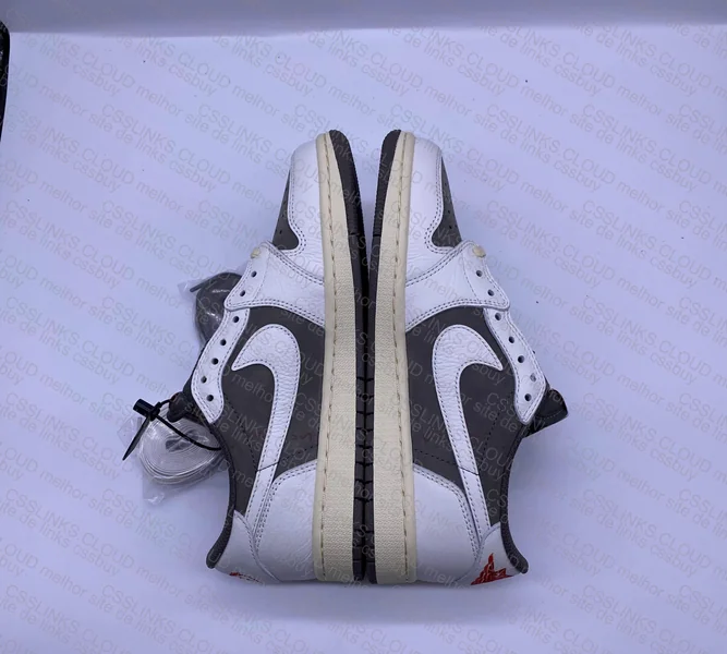 Jordan 1 Low Travis Scott Reverse Mocha 4