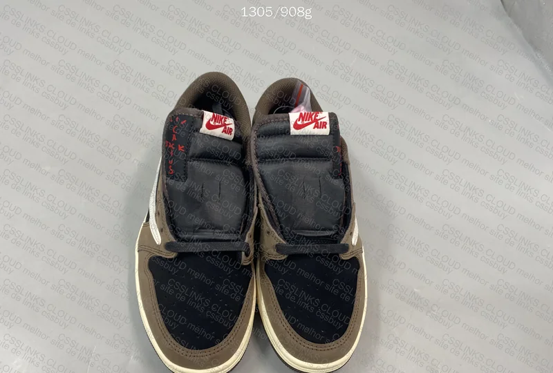 Jordan 1 Low Traviss Mocha
