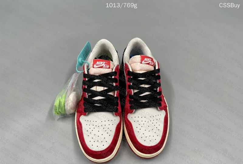 Jordan 1 Low Trophy Room