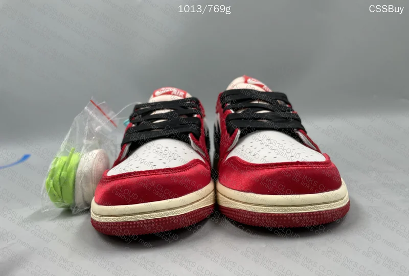 Jordan 1 Low Trophy Room 3