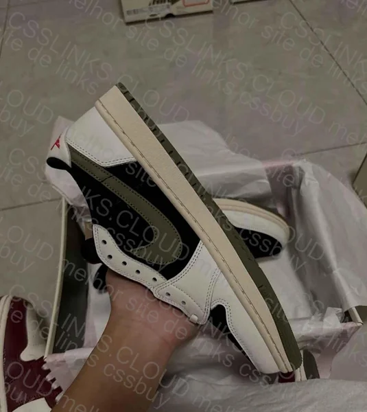 Jordan 1 Low TS Medium Olive 4