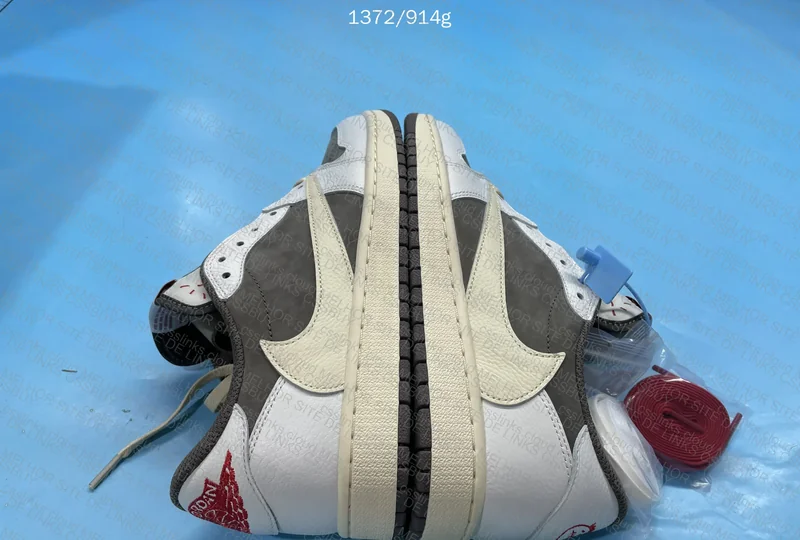Jordan 1 low TS Reverse Mocha 7