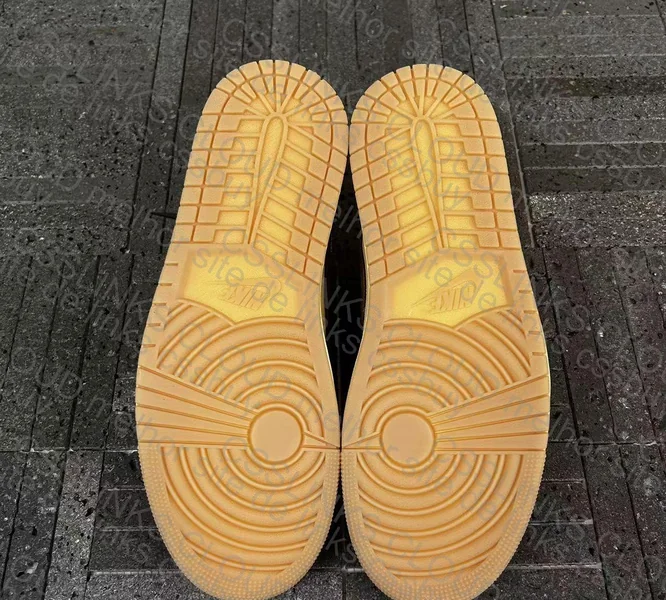 Jordan 1 Low Voodoo