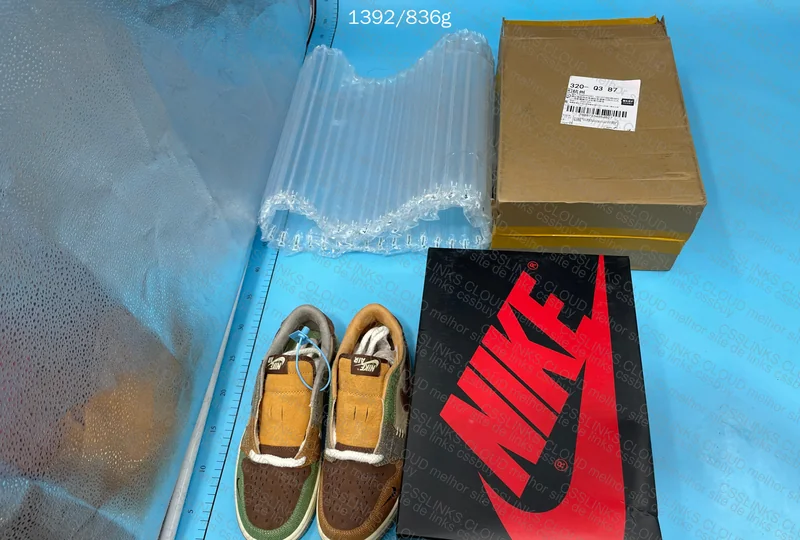 Jordan 1 Low Voodoo 4