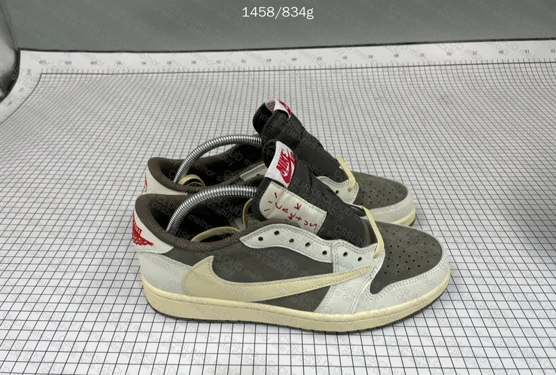 Jordan 1 Low x Travis Scott Reverse Mocha 2