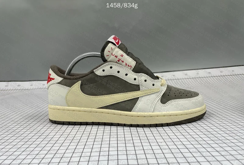 Jordan 1 Low x Travis Scott Reverse Mocha 4