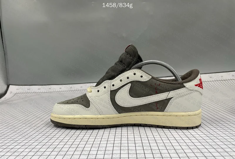 Jordan 1 Low x Travis Scott Reverse Mocha 6