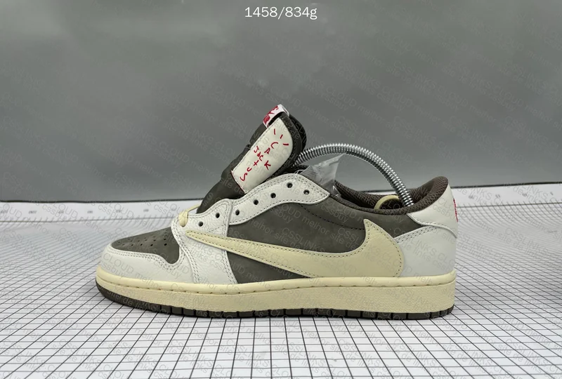 Jordan 1 Low x Travis Scott Reverse Mocha 9