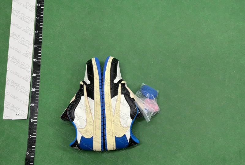 Jordan 1 Low X Travis Scott X Fragment 3