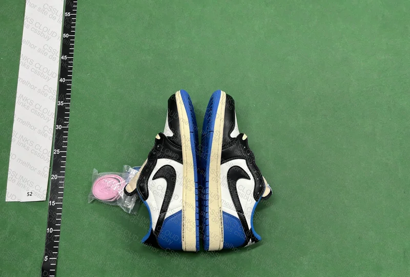 Jordan 1 Low X Travis Scott X Fragment 4