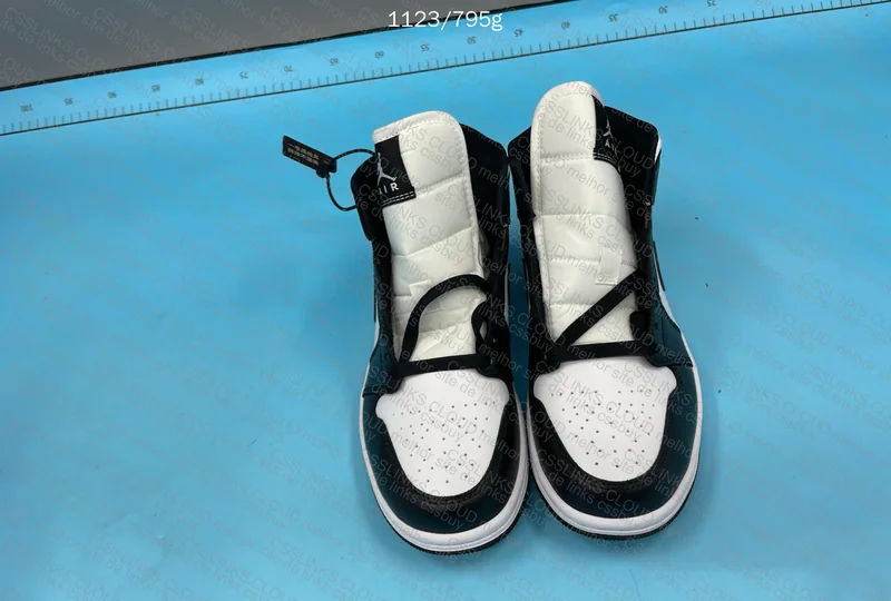Jordan 1 Mid