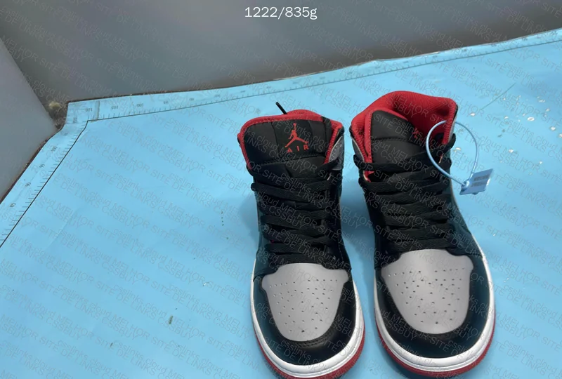 Jordan 1 Mid