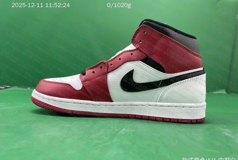 Jordan 1 Mid Chicago White heel 4