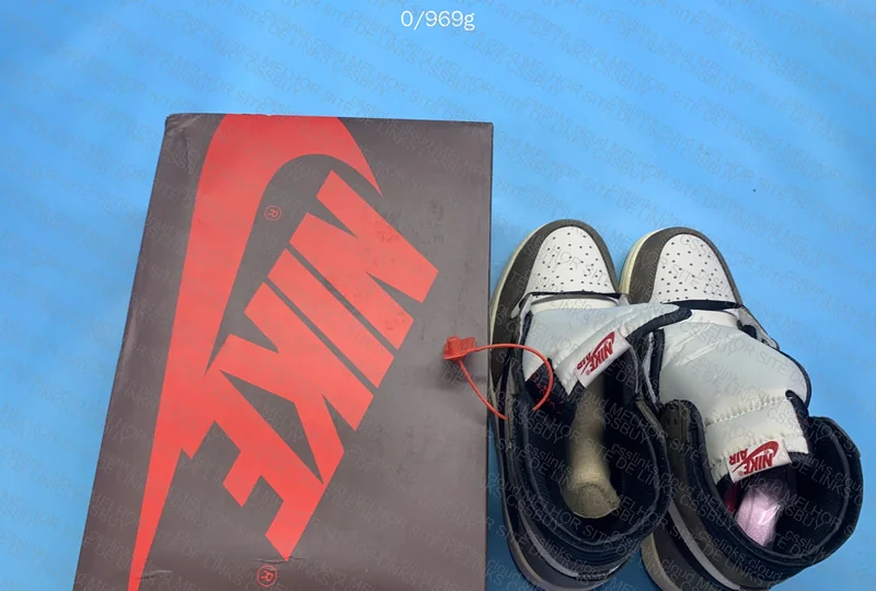 Jordan 1 Mocha Travis Scott / sale