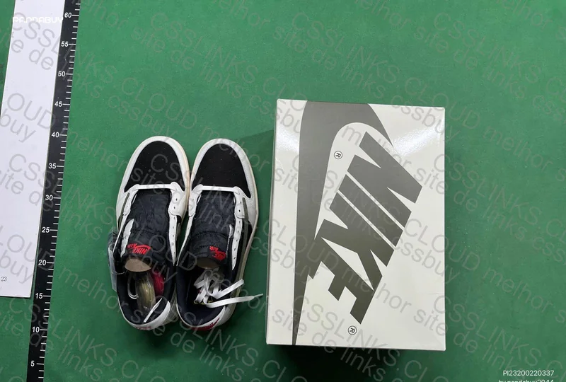 JORDAN 1 OG LOW TRAVIS SCOTT OLIVE 4