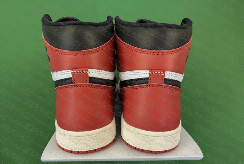 Jordan 1 Retro High OG Black Toe 3