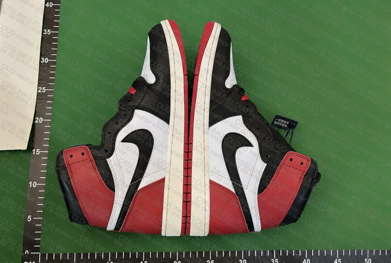 Jordan 1 Retro High OG Black Toe 5
