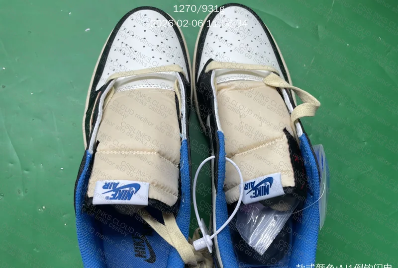 Jordan 1 Retro Low OG SP Fragment x Travis Scott 2