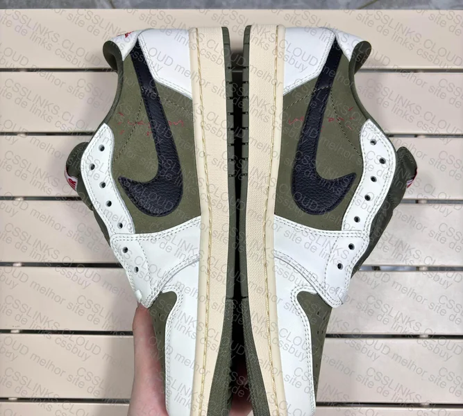 Jordan 1 Retro Low OG SP Travis Scott Medium Olive 2