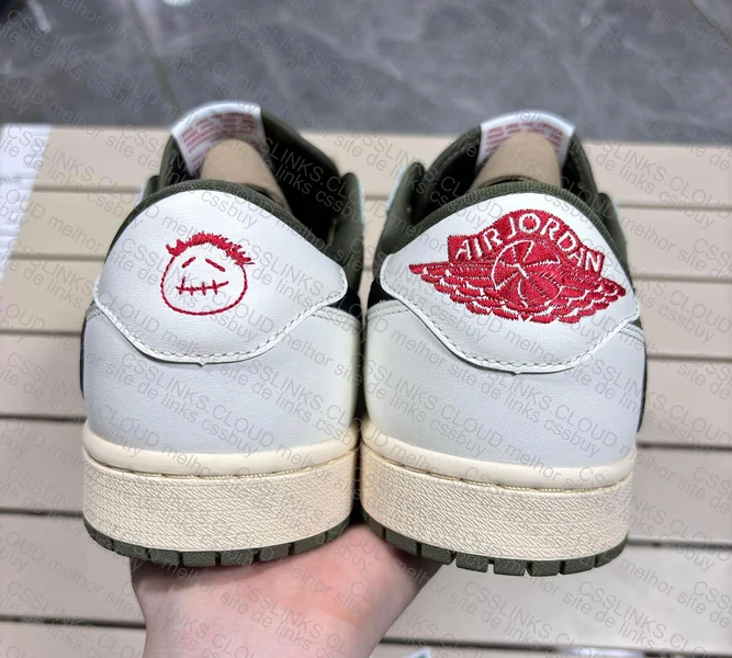 Jordan 1 Retro Low OG SP Travis Scott Medium Olive 3