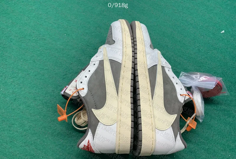 Jordan 1 Retro Low OG SP Travis Scott Reverse Mocha 3