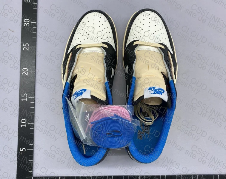 Jordan 1 Travis 3